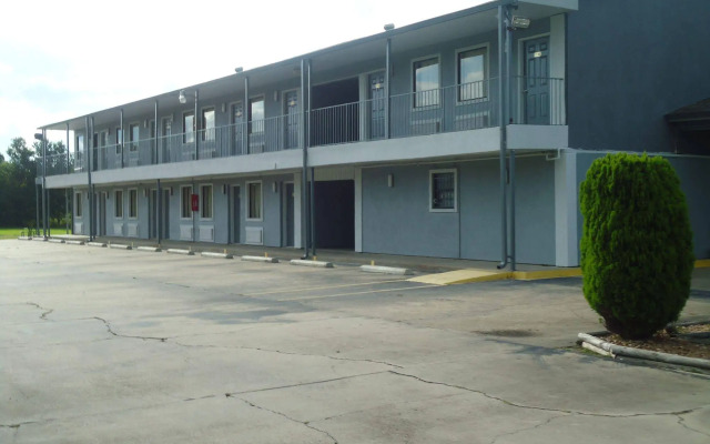 Super 6 Inn