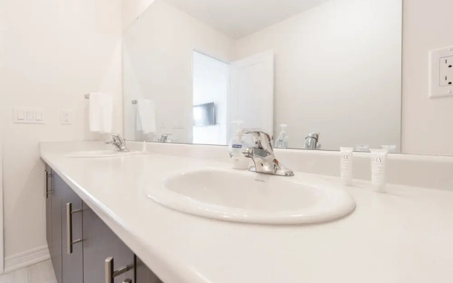 Extravagant Brand New Town House