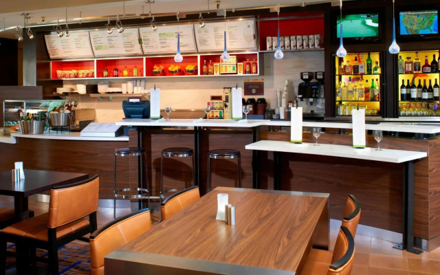 Courtyard by Marriott Chicago Deerfield