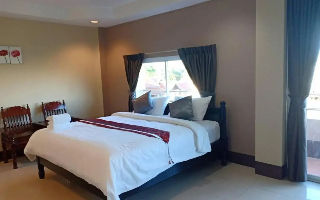 Submukdaphoomplace Hotel