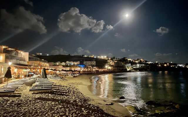 Acrogiali Beachfront Hotel