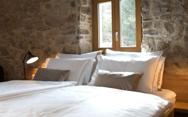 Pira Hotel