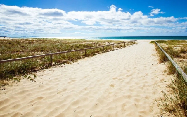 Contemporary 2 Bedroom Beachfront Apartment