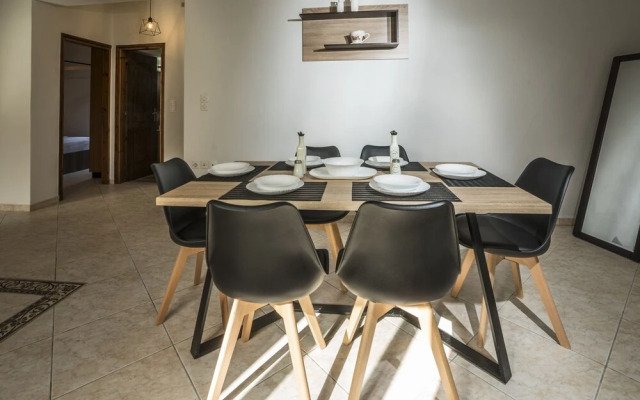 Deluxe Sunny Apartments