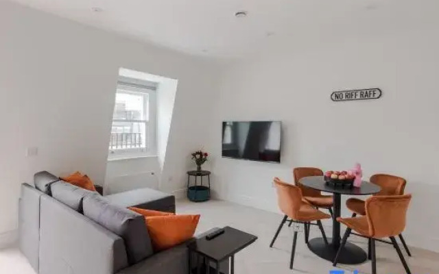 The Foley Residence IV - Fitzrovia - by Frankie