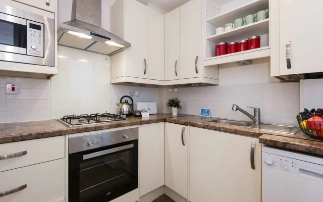 Stunning  Queensway Apartment - SGS