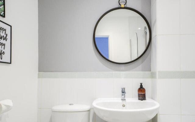 Cosy House │ RICOH │ M6 │ Sleeps 6 │ EMPOWER HOMES