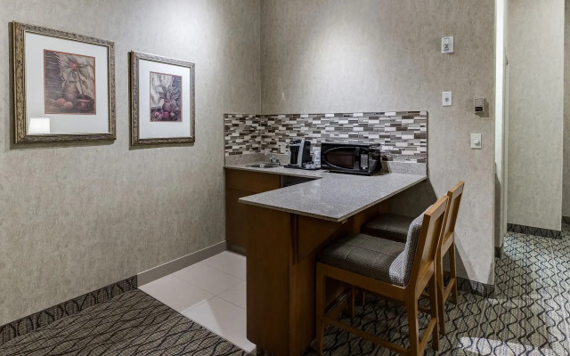 Holiday Inn Express & Suites Saskatoon by IHG