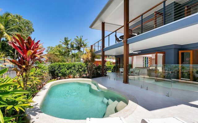 Reeflections Beachfront Holiday House