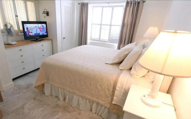 Beachouse Inn & Suites