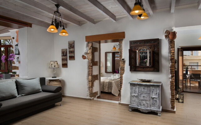 Villa Splantzia-heated Pool-garden-2 min Chania Port