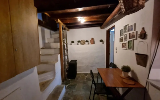 "skopelos- Iris - Your Traditional Home"