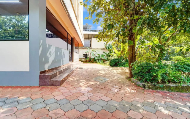 OYO Flagship 75052 Kuku Residency