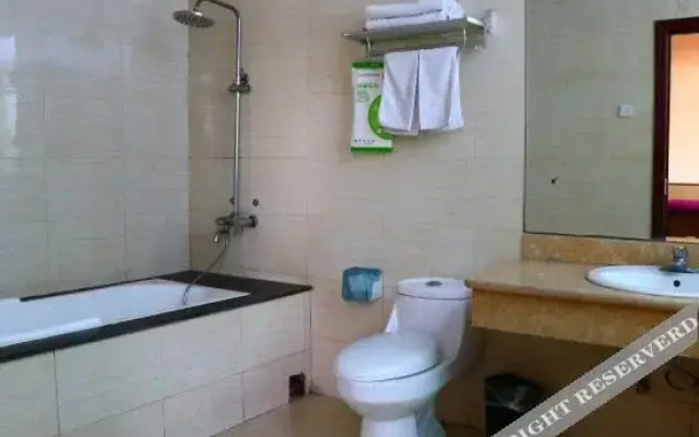 Mingjun Business Hotel (Fuyang Railway Station)