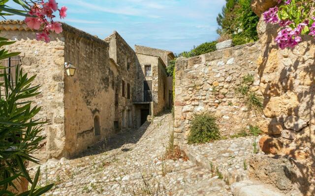 Comfortable Holiday Home in Montouliers near Bize Minervois