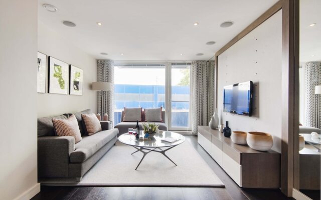 Bright Chelsea Grosvenor Waterside Apartment