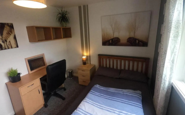 Hampton House Bookinn