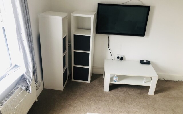 Charming 3 Double Bed Apartment in Tonbridge