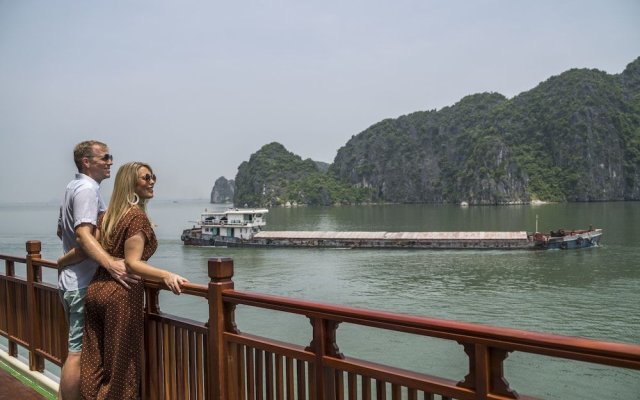 Heritage Line Ylang Cruise – Ha Long Bay & Lan Ha Bay