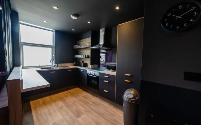 Hollywood Suite Sasco Apartments