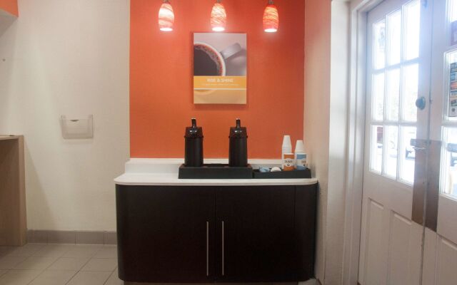 Motel 6 Raleigh, NC - Cary