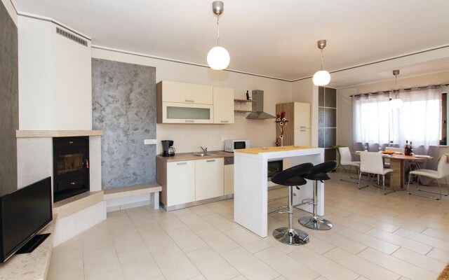 Beautiful Home in Nedescina With Wifi and 7 Bedrooms