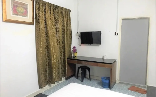 OYO 90465 Pelangi Baru Hotel