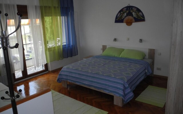 Apartment Jasminka 4 1 pax Dole