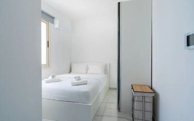 Marble - Studio & Balcony in Larnaca