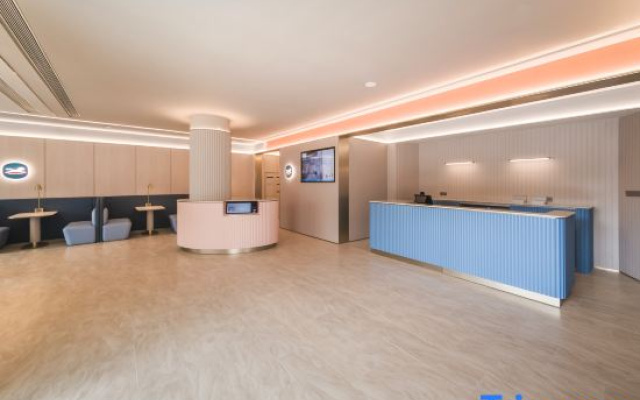 HanTing Hotel (Xiangyang Gucheng Yufeng Century Plaza)