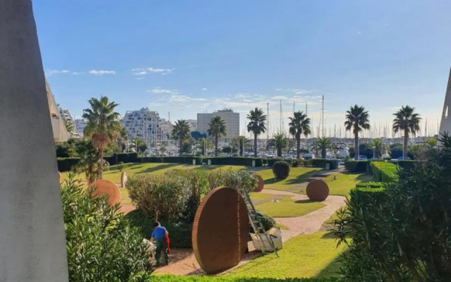 Joli Studio, la Grande Pyramide, Parking