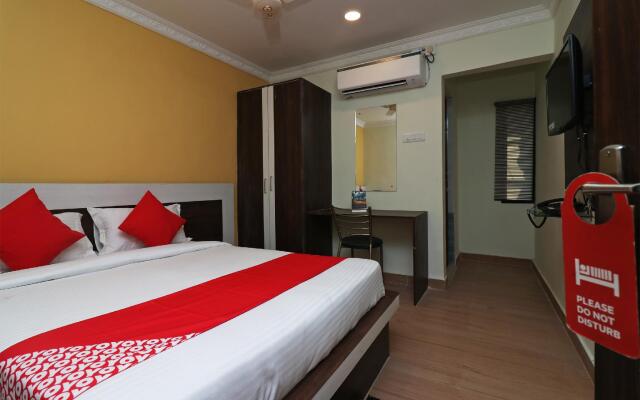OYO 27602 Hotel Green Space