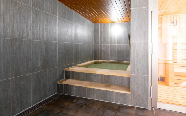 FIRST CABIN KANAZAWA Hyakumangoku Dori