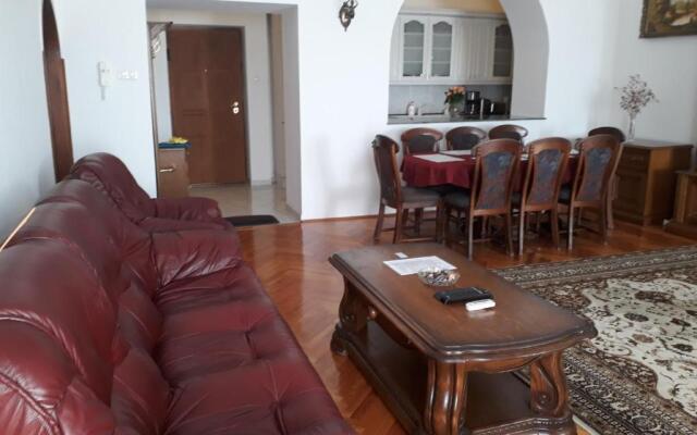 Piac Utcai Apartman 2