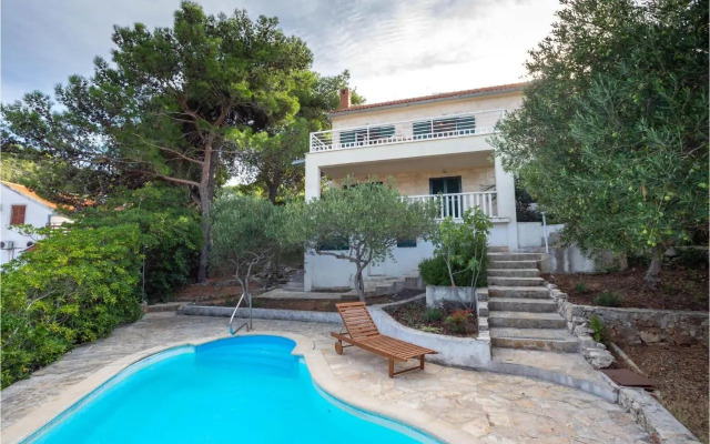 Holiday home Mala Lozna II