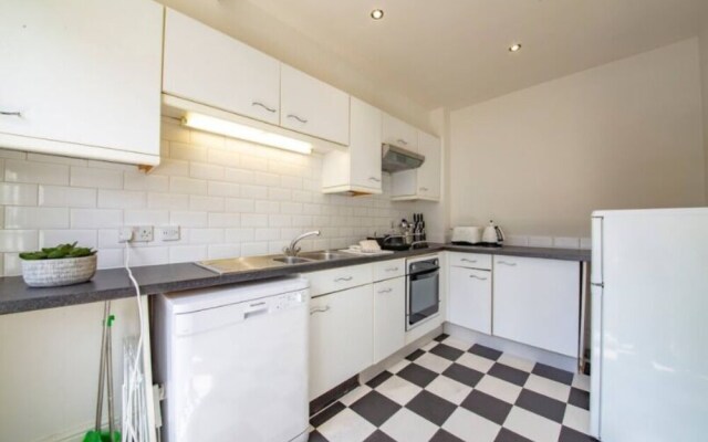 Immaculate 2 Bedroom Apartment in Central London
