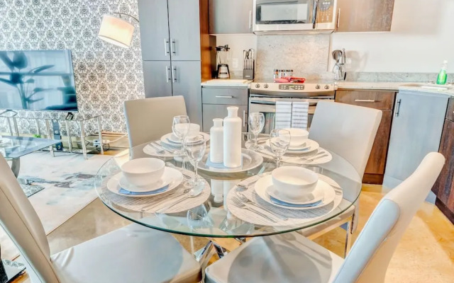 Luxury Condo With City Views Near Stampede Park