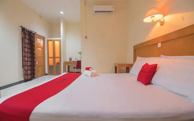 Reddoorz Plus @ Jl Kh Wahid Hasyim Medan