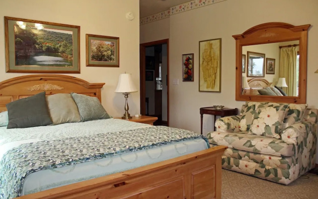 Prow'd House Bed & Breakfast