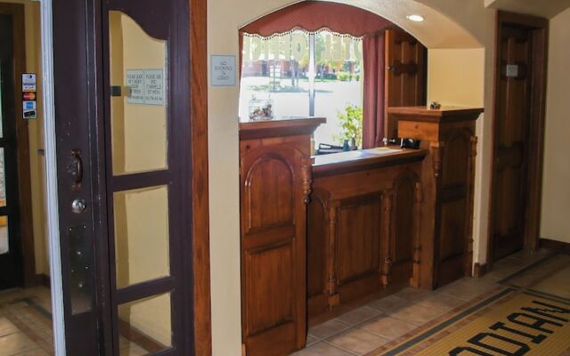 Canadian Courts Motel