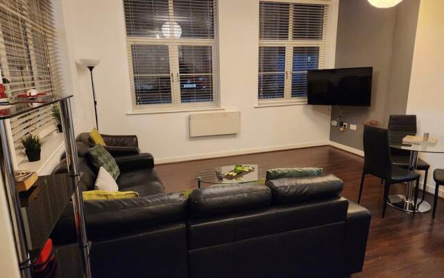 Beautiful 2-bed Apartment Sleeps 5 in Birmingham