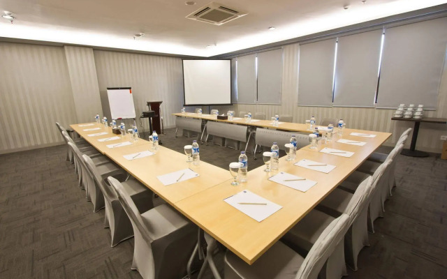 Hotel 88 Grogol by WH