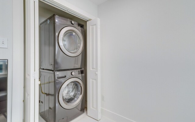 Houston Apartment: Close to University & Downtown