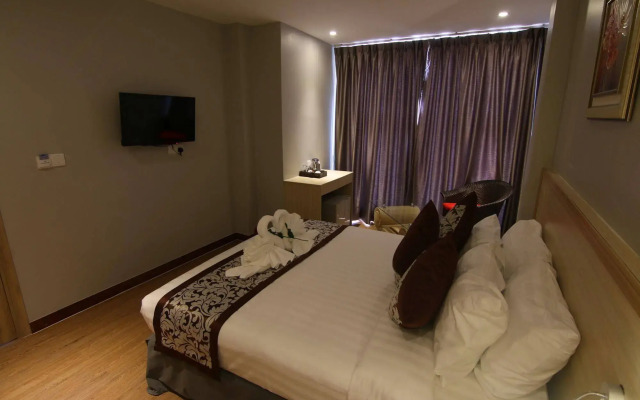 Paragon Central Hotel & Sky Bar