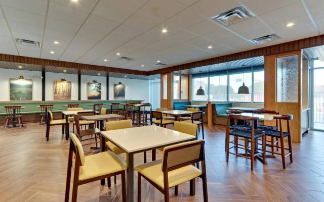 Fairfield Inn & Suites Dallas Love Field