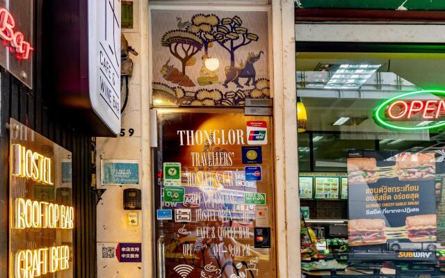 Thonglor Travellers Hostel & Cafe