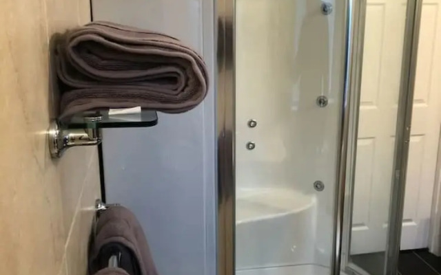 Discreet Luxury, Super House!