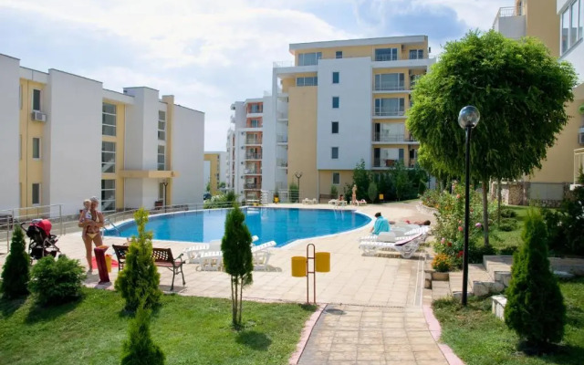 Crown Fort Club Apartment