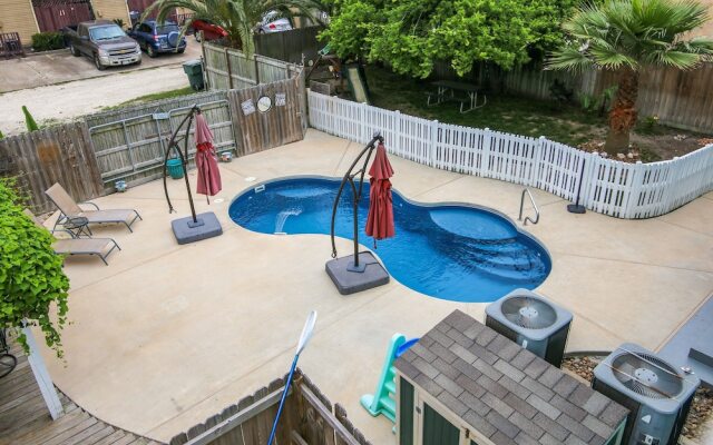 The Turquoise Turtle 4 Bedroom Home