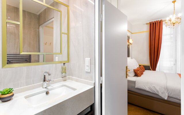 Luxury 2 Bedroom 2 Bathroom With AC -Eiffel Tower